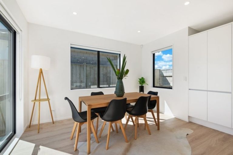 Photo of property in 19 Waituarua Drive, Takanini, 2112