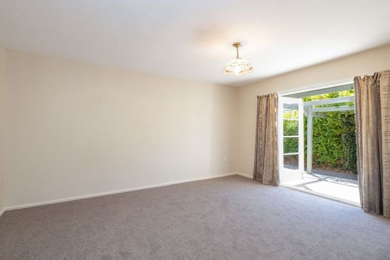 Photo of property in 116 Avonhead Road, Avonhead, Christchurch, 8042