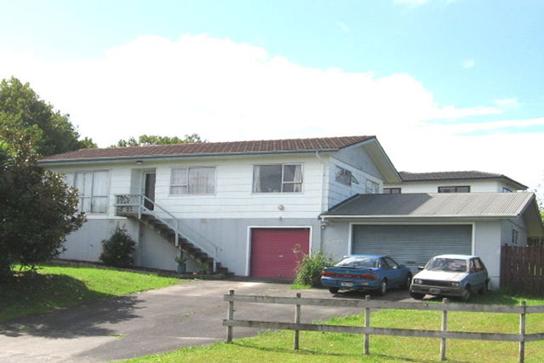 Photo of property in 37 Cedar Heights Avenue, Massey, Auckland, 0614