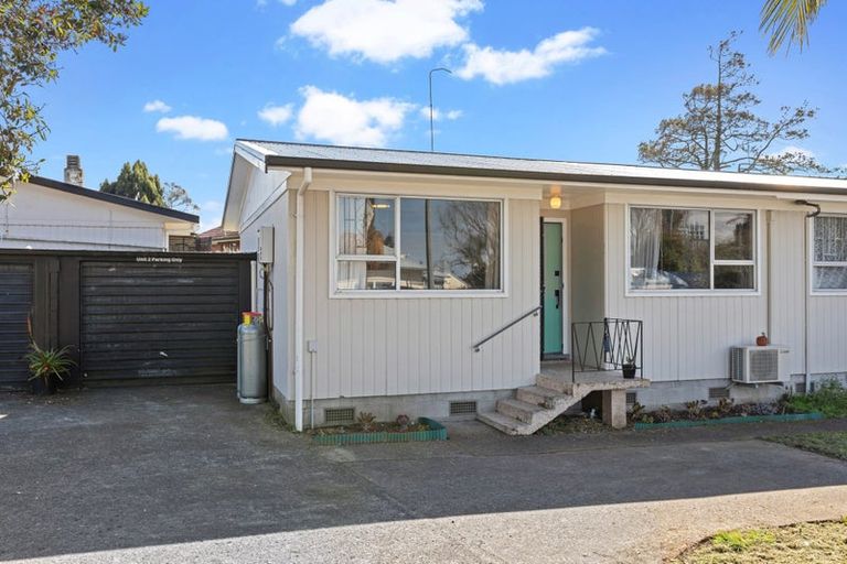 Photo of property in 2/1 Sturges Road, Henderson, Auckland, 0610