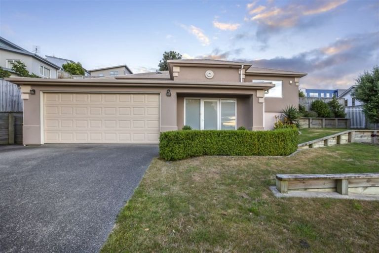 Photo of property in 4 Tongariro Drive, Aotea, Porirua, 5024