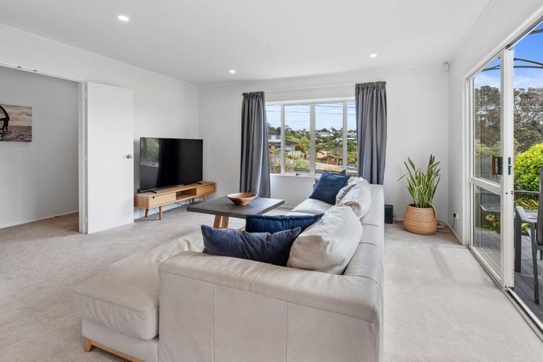 Photo of property in 2/893 Beach Road, Waiake, Auckland, 0630