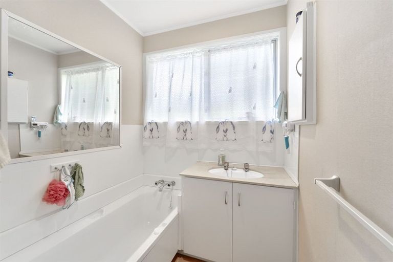 Photo of property in 50 Oaktree Avenue, Browns Bay, Auckland, 0630