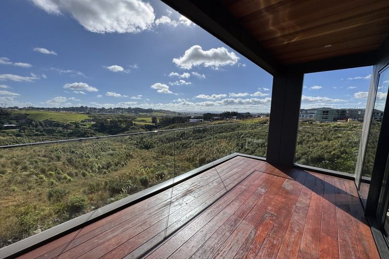 Photo of property in 32 Ridgehill Rise, Flat Bush, 2019