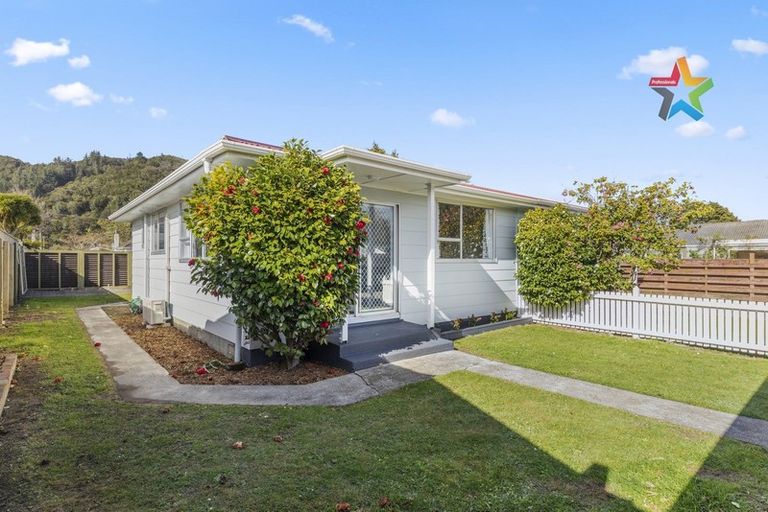 Photo of property in 49 Seddon Street, Wallaceville, Upper Hutt, 5018