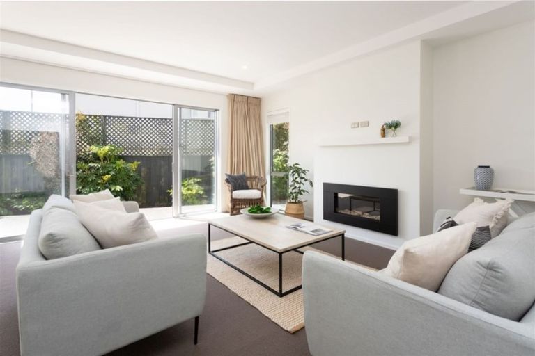 Photo of property in 14 Garreg Road, Fendalton, Christchurch, 8052