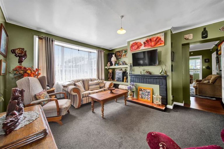 Photo of property in 2 Egmont Street, Patea, 4520