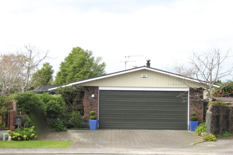 Photo of property in 19 John Guthrie Place, Merrilands, New Plymouth, 4312