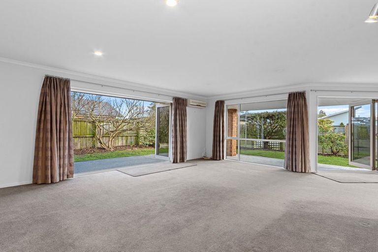 Photo of property in 8 Len Hale Place, Parklands, Christchurch, 8083