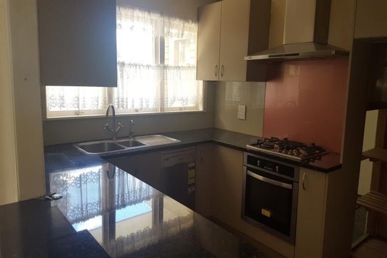 Photo of property in 25 Ellesmere Crescent, Pakuranga Heights, Auckland, 2010