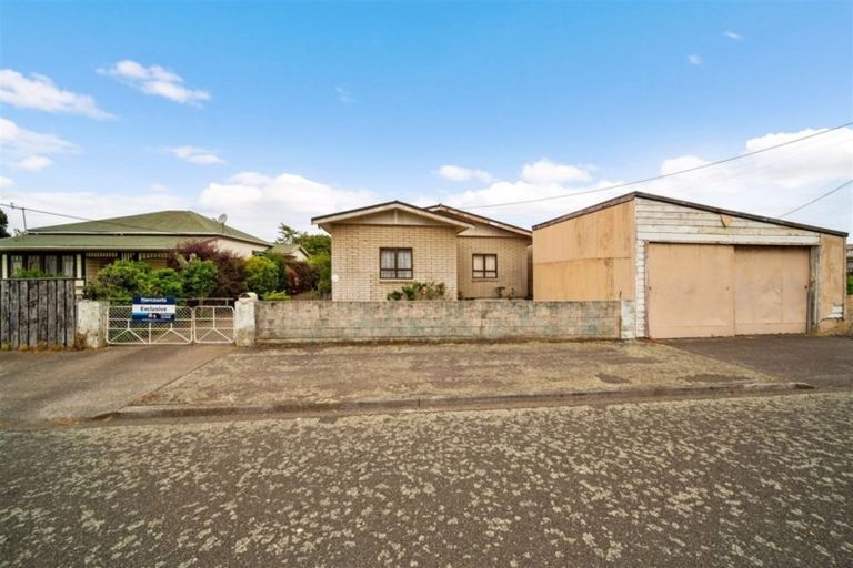 Photo of property in 48 Camberwell Road, Hawera, 4610