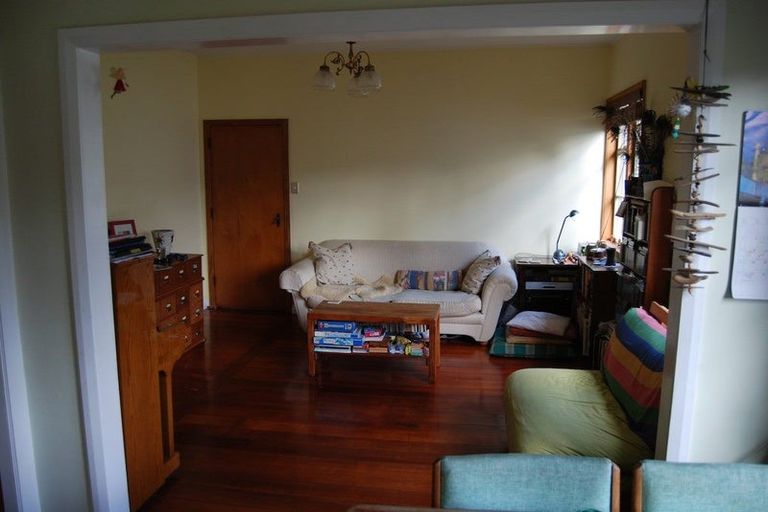 Photo of property in 12a Edinburgh Terrace, Berhampore, Wellington, 6023