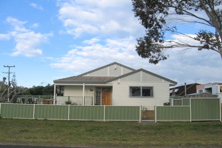 Photo of property in 128 Given Avenue, Whangamata, 3620