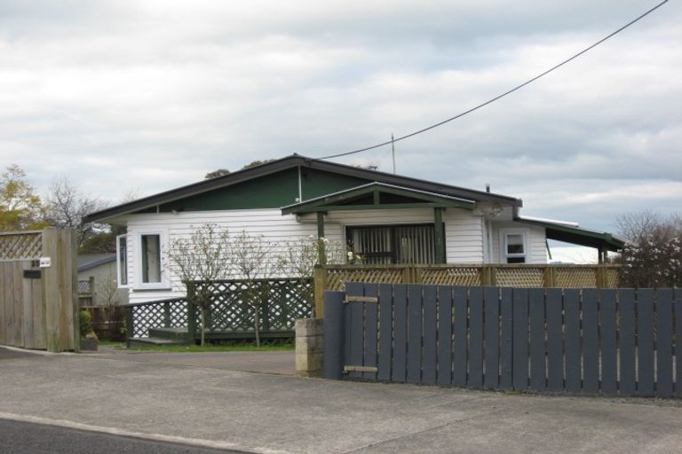 Photo of property in 25 Domain Road, Waipawa, 4210