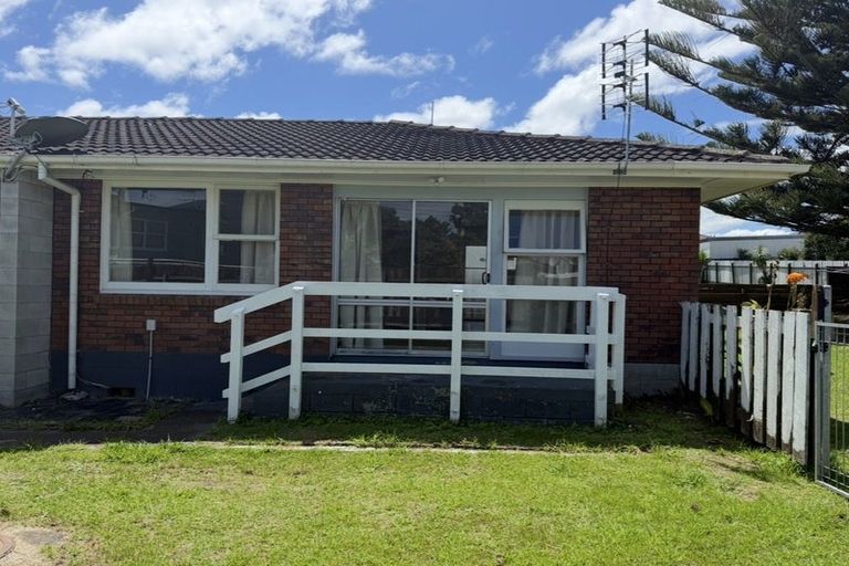 Photo of property in 2/15 Woolfield Road, Papatoetoe, Auckland, 2025