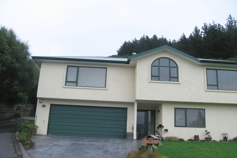 Photo of property in 29 Duval Grove, Tawa, Wellington, 5028