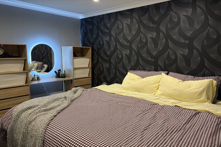 Photo of property in 46a Edgecombe Street, Newlands, Wellington, 6037