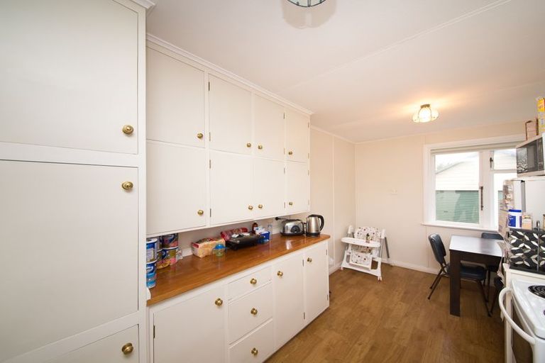 Photo of property in 17 Bristol Crescent, Roslyn, Palmerston North, 4414