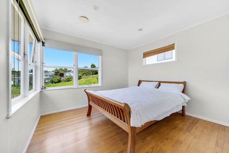 Photo of property in 11 Eastglen Road, Glen Eden, Auckland, 0602