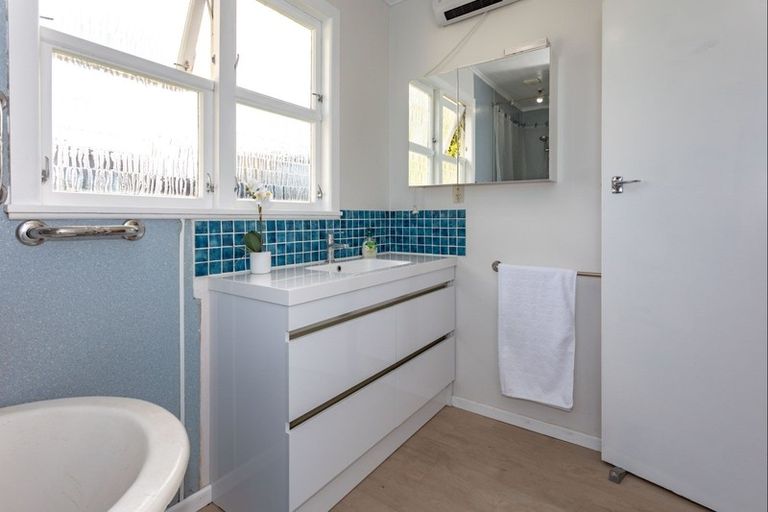 Photo of property in 5 Daphne Road, Tairua, 3508