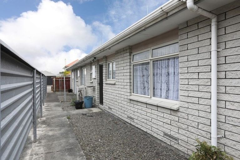 Photo of property in 2/297 Ruahine Street, Terrace End, Palmerston North, 4410