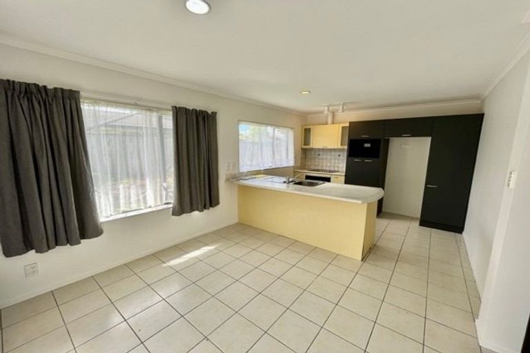 Photo of property in 4 Sandwick Drive, Weymouth, Auckland, 2103