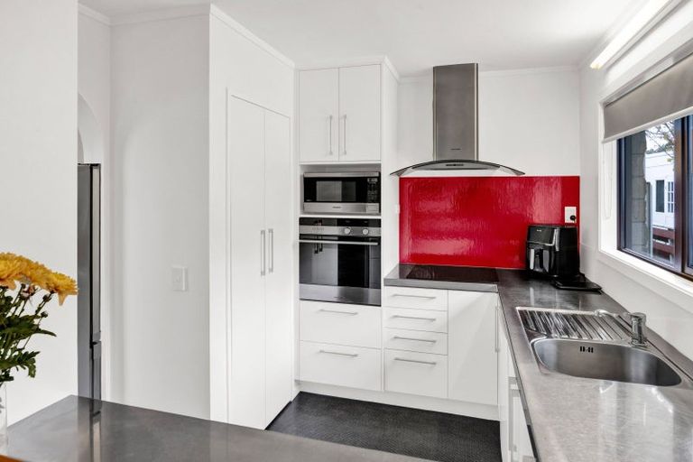 Photo of property in 65 Belt Road, New Plymouth, 4310