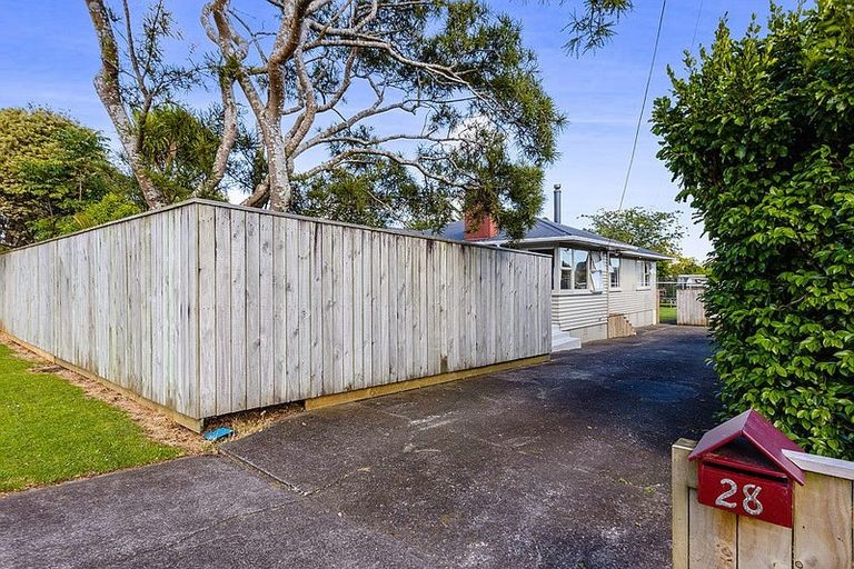 Photo of property in 28 Old South Road, Okato, 4335