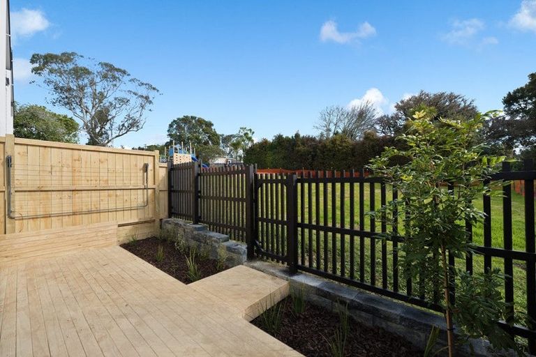 Photo of property in 2/30a Tirimoana Road, Te Atatu South, Auckland, 0602
