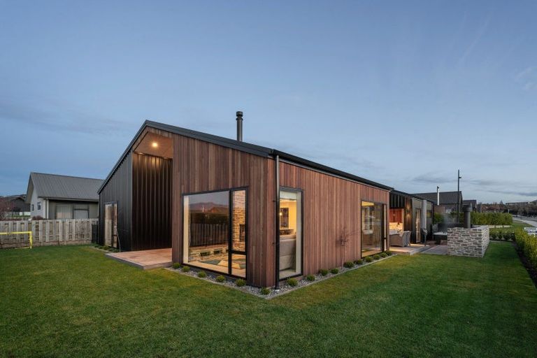 Photo of property in 32 Mount Nicholas Avenue, Wanaka, 9305