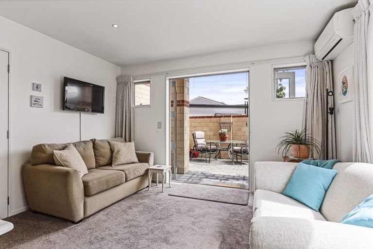 Photo of property in 10 Waterford Avenue, Northwood, Christchurch, 8051