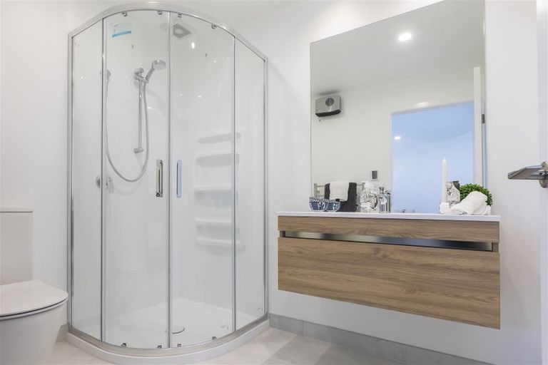 Photo of property in 73 Moncks Spur Road, Redcliffs, Christchurch, 8081