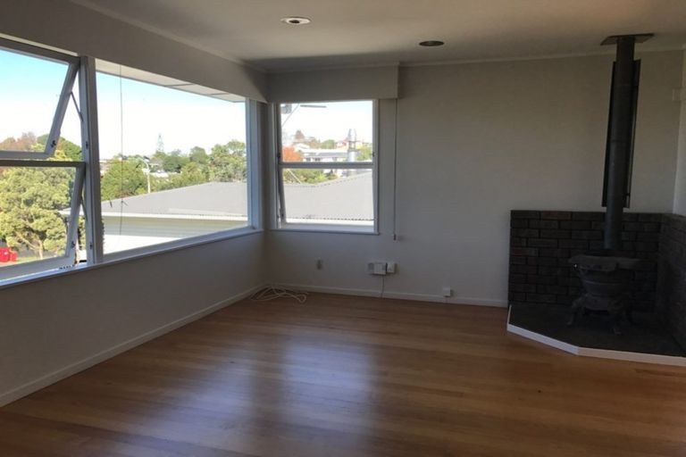 Photo of property in 18 Juniper Road, Sunnynook, Auckland, 0620