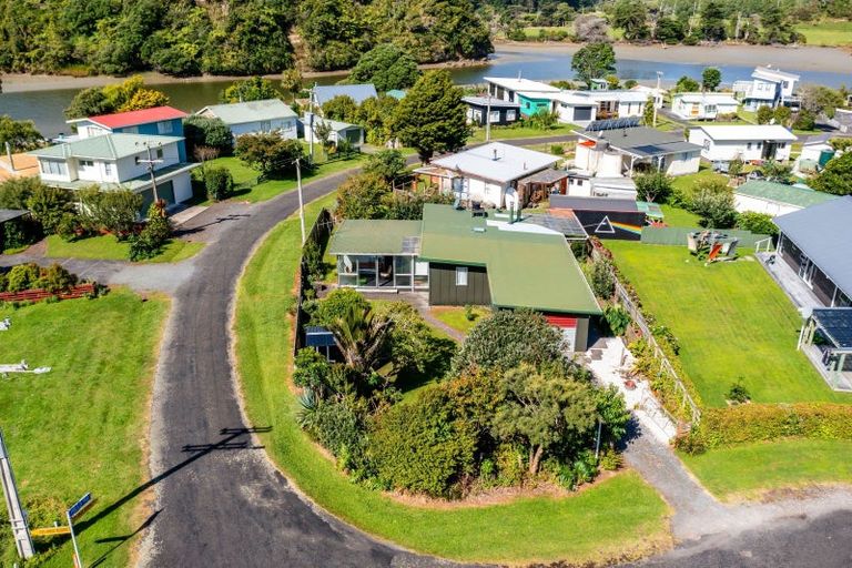 Photo of property in 2 Hills Road, Tongaporutu, Urenui, 4378