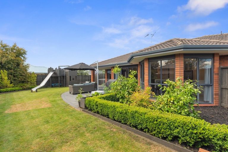 Photo of property in 8 Waiwherowhero Drive, St Andrews, Hamilton, 3200