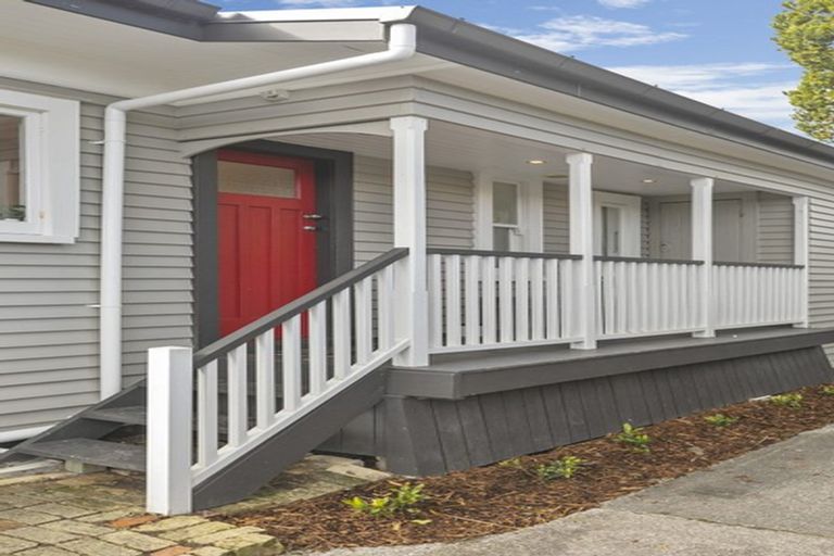 Photo of property in 4078a Great North Road, Glen Eden, Auckland, 0602