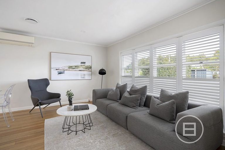 Photo of property in 1/17 Hillcrest Avenue, Hillcrest, Auckland, 0627