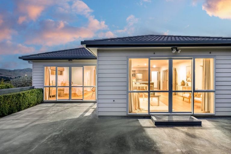 Photo of property in 5 Tongariro Drive, Aotea, Porirua, 5024