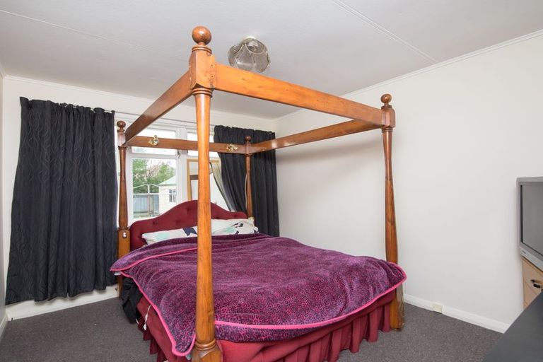 Photo of property in 17 Bristol Crescent, Roslyn, Palmerston North, 4414