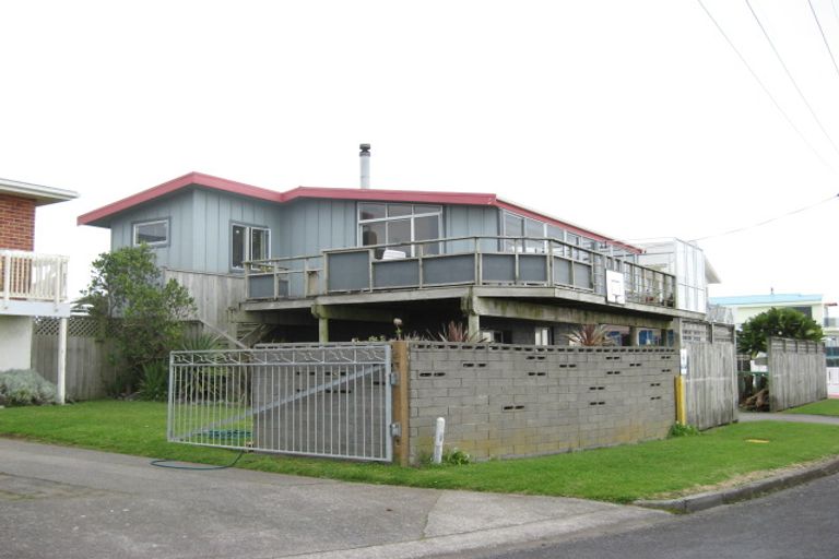 Photo of property in 3 Tiromoana Crescent, Bell Block, New Plymouth, 4312