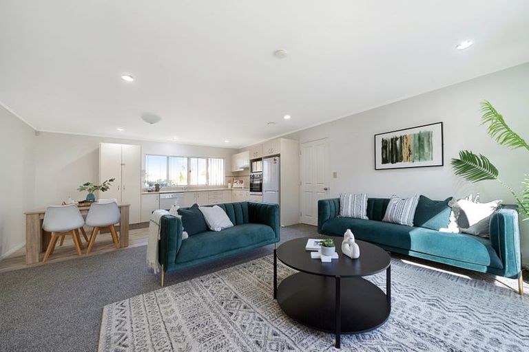 Photo of property in 8 Lockington Avenue, Henderson, Auckland, 0612