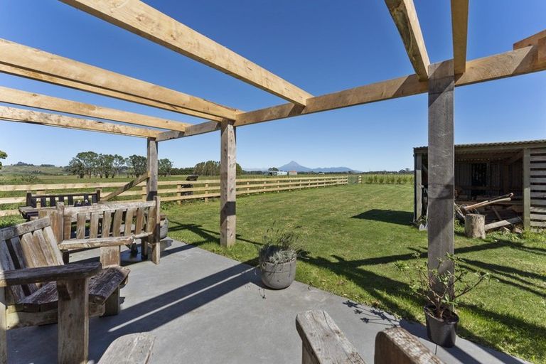 Photo of property in 294 Inland Road North, Tikorangi, Waitara, 4383