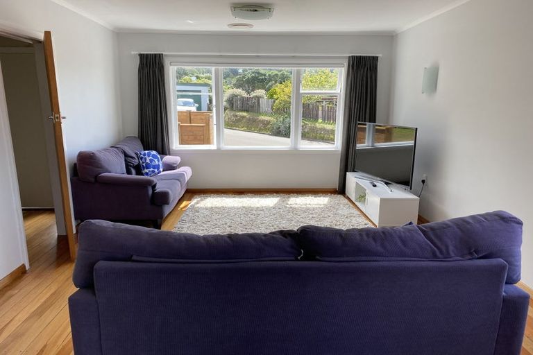 Photo of property in 9 Woodstock Terrace, Tawa, Wellington, 5028