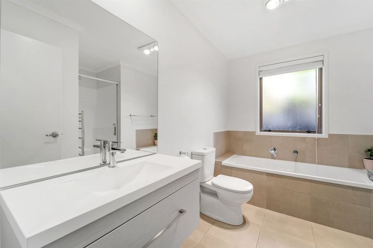 Photo of property in 5 Tirohanga Crescent, Stanmore Bay, Whangaparaoa, 0932