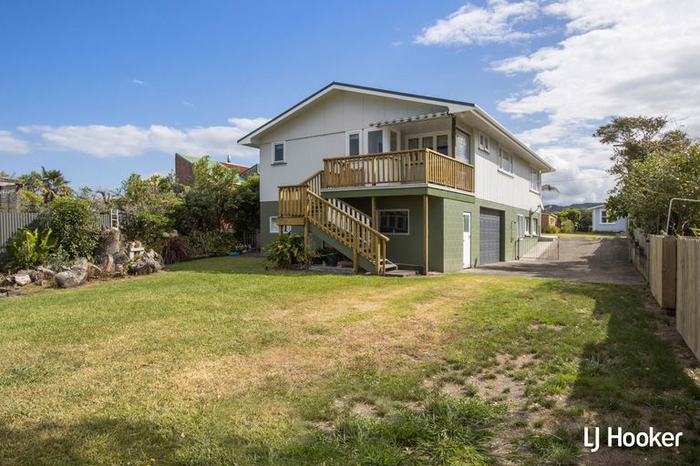 Photo of property in 49 Hillview Road, Waihi Beach, 3611