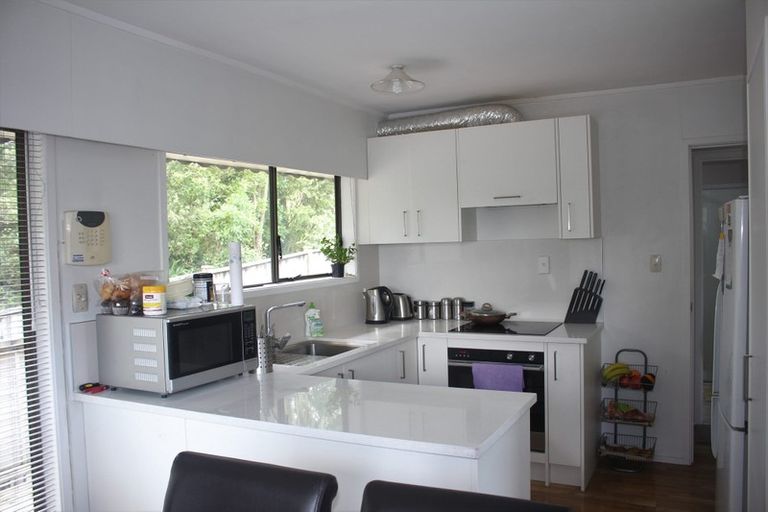 Photo of property in 1/4 Tusac Place, Totara Vale, Auckland, 0627