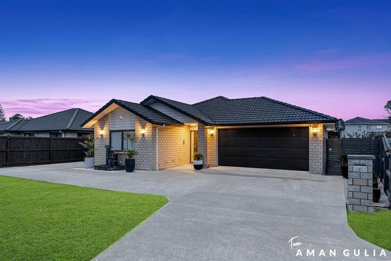 Photo of property in 7 Kahika Grove, Huapai, Kumeu, 0810