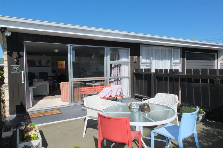 Photo of property in 2/21 Oxford Street, West End, Timaru, 7910