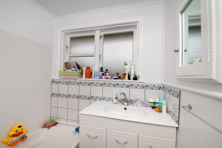 Photo of property in 17 Bristol Crescent, Roslyn, Palmerston North, 4414