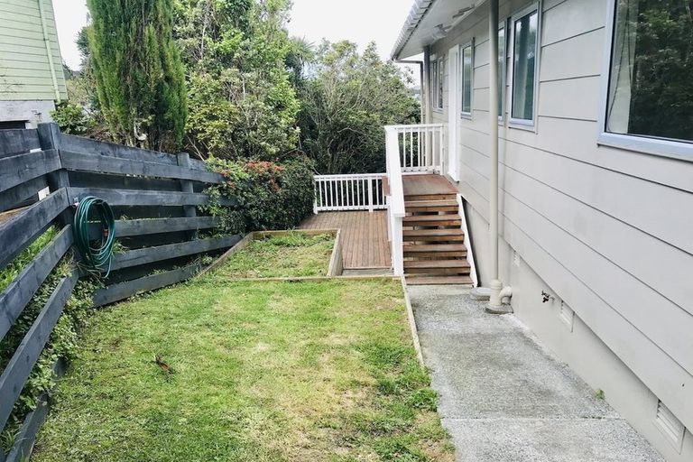 Photo of property in 92 Thurleigh Grove, Karori, Wellington, 6012